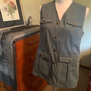 Magellan’s Outdoors Sleeveless Vest: Medium